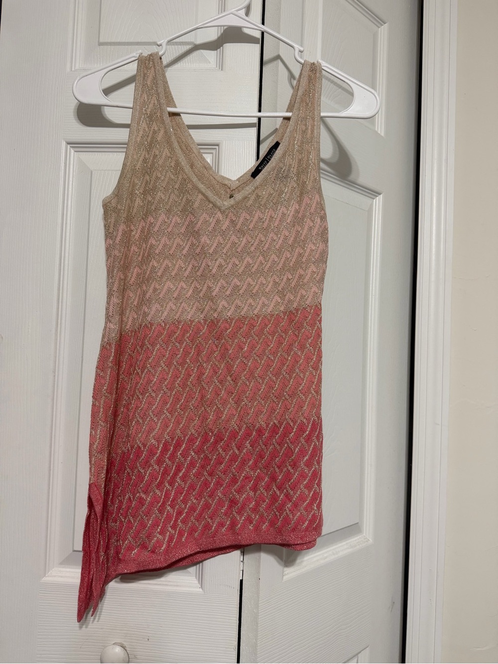 White House Black Market Beige to Coral Gradient Knit Tank